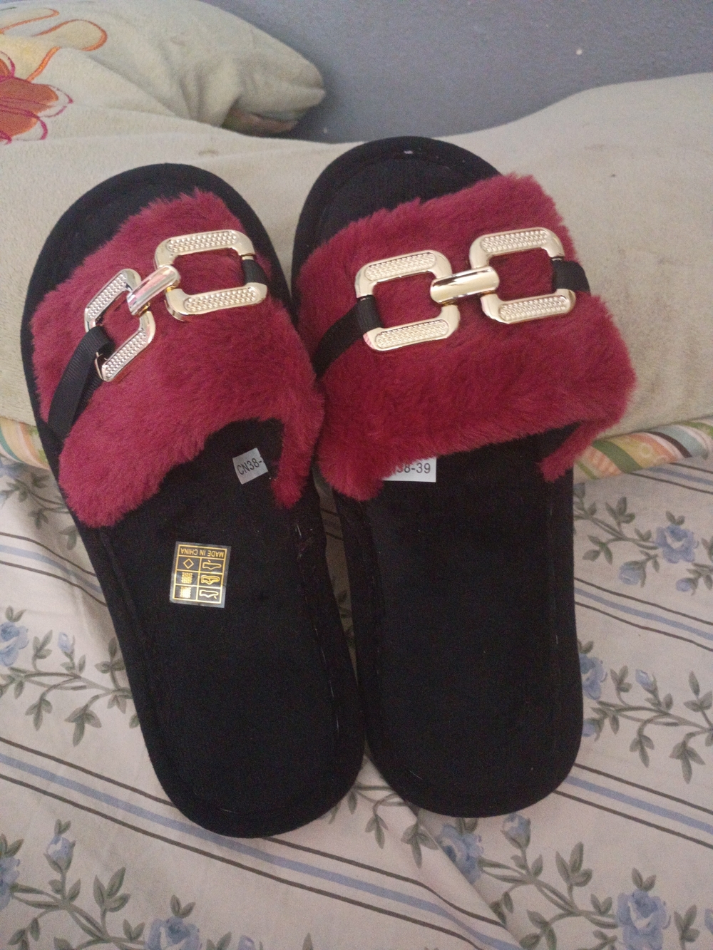 Women's Burgundy Faux-Fur Slide Slippers with Gold Chain Accent